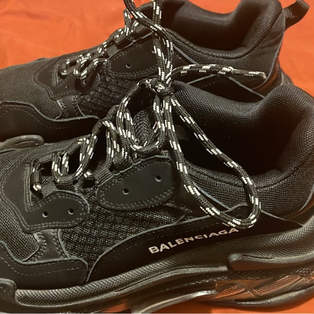 Balenciaga Men's Black and White Sneakers - Picture 3 of 4